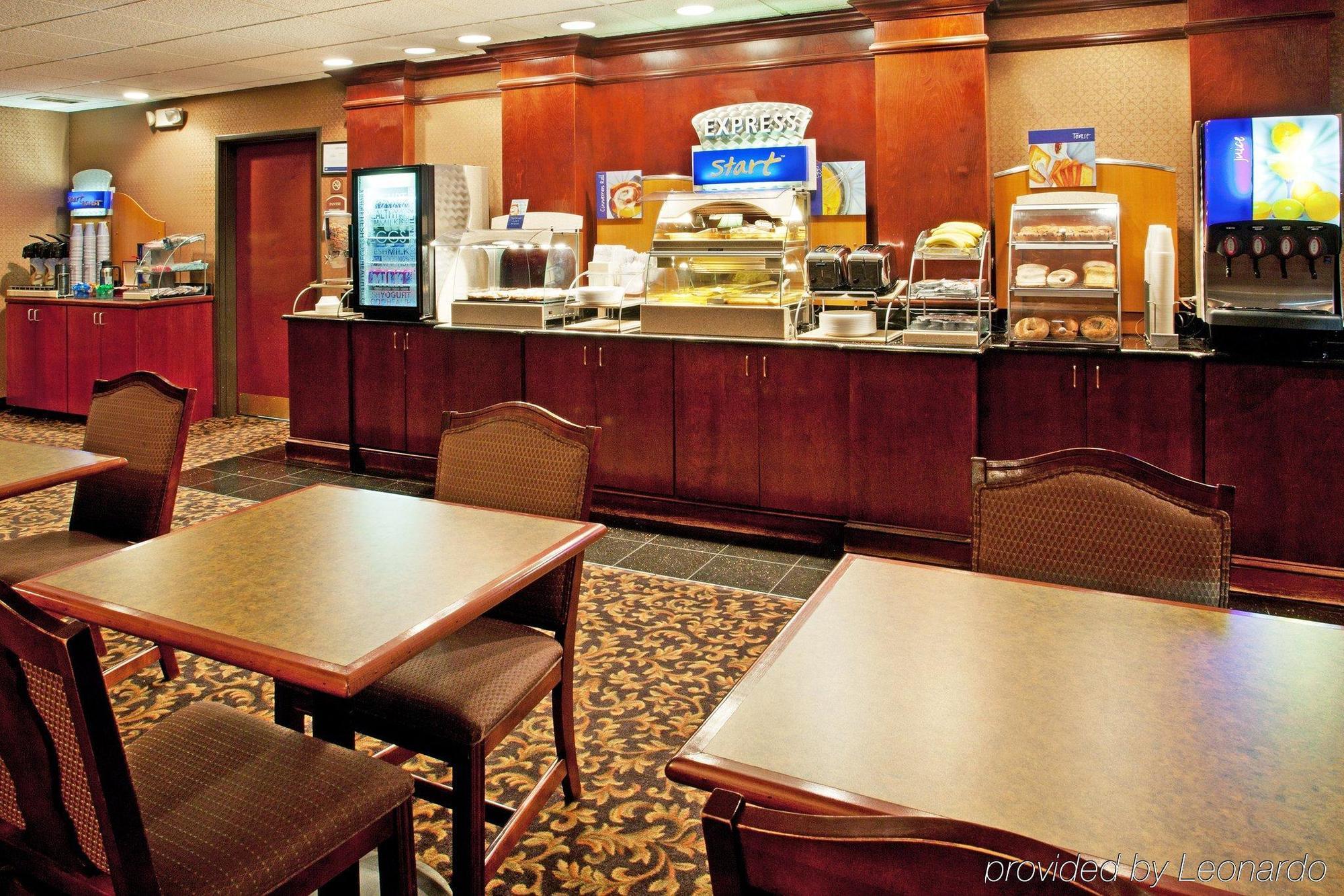 Holiday Inn Express Hotel & Suites Woodhaven, An Ihg Hotel Restaurant photo